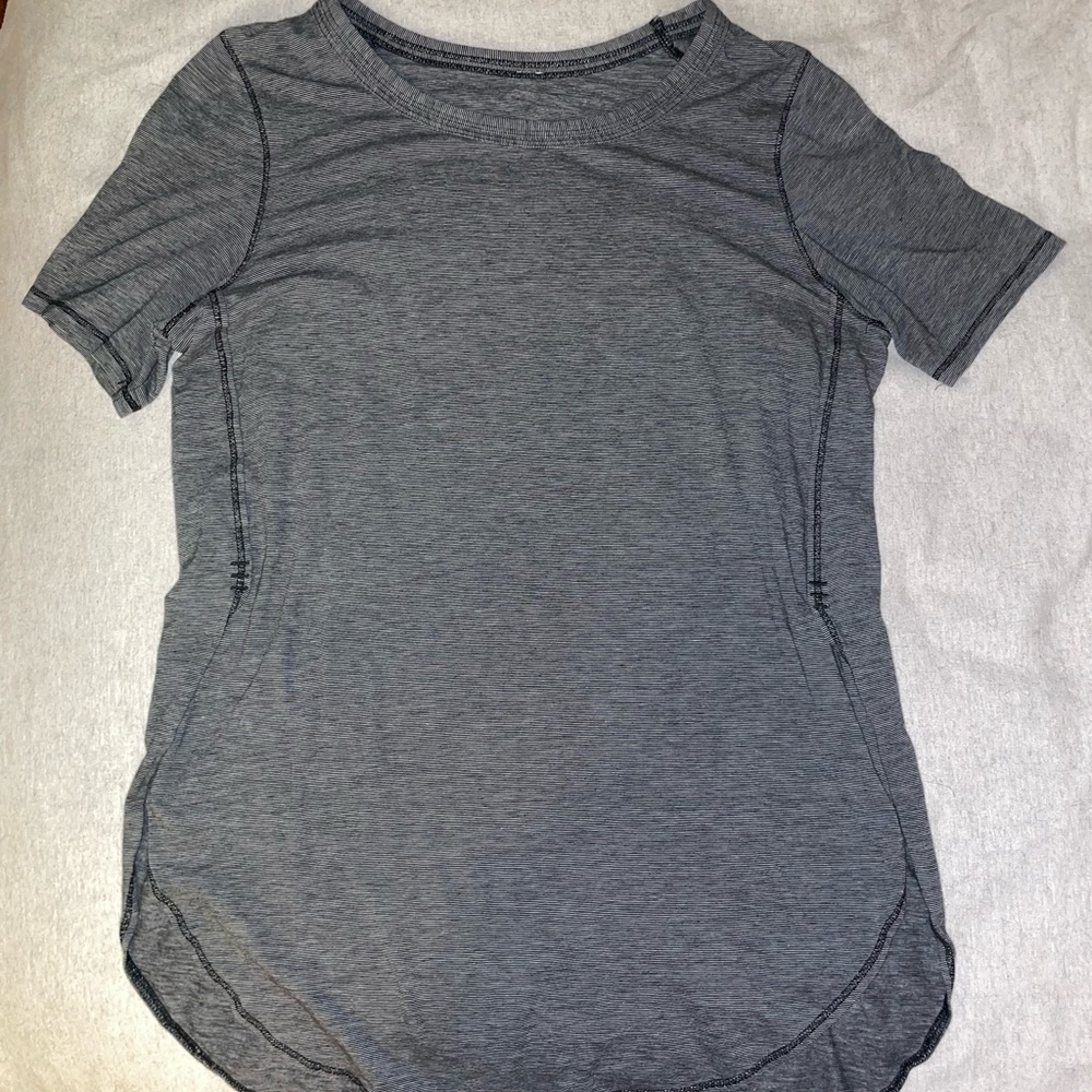 Tee with side slits